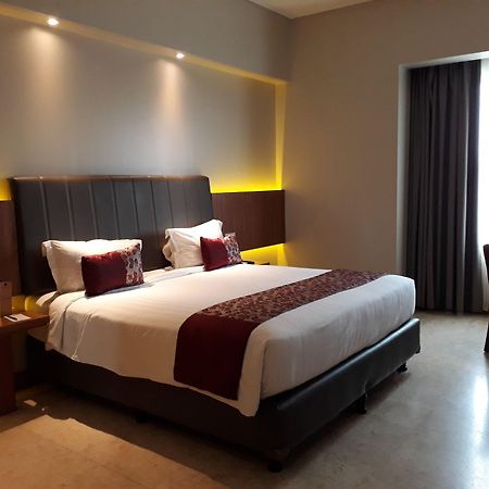 Demelia Hotel Makassar Dış mekan fotoğraf