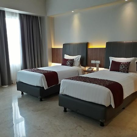Demelia Hotel Makassar Dış mekan fotoğraf