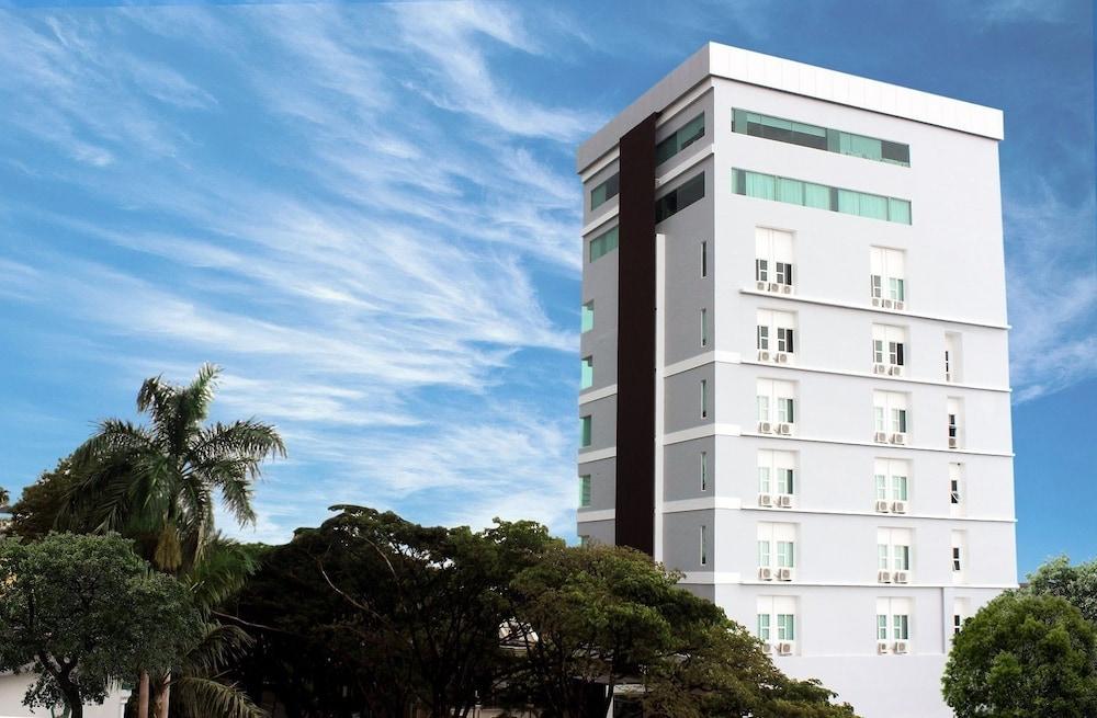 Demelia Hotel Makassar Dış mekan fotoğraf