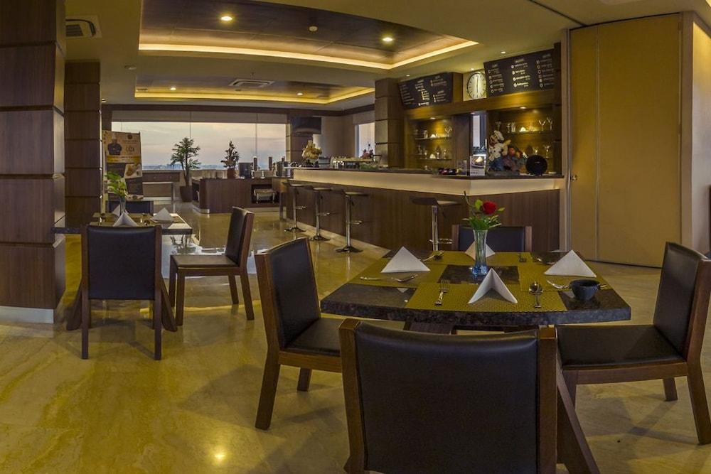 Demelia Hotel Makassar Dış mekan fotoğraf