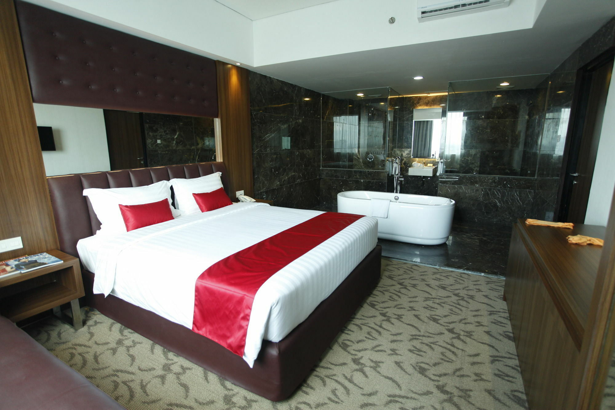 Demelia Hotel Makassar Dış mekan fotoğraf