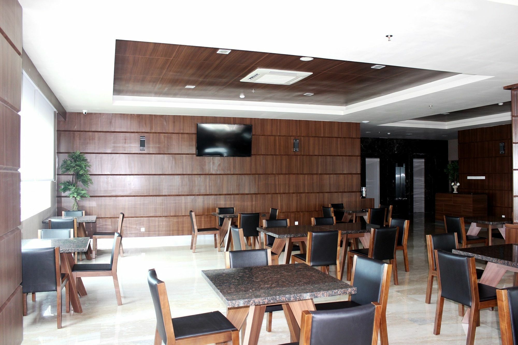 Demelia Hotel Makassar Dış mekan fotoğraf