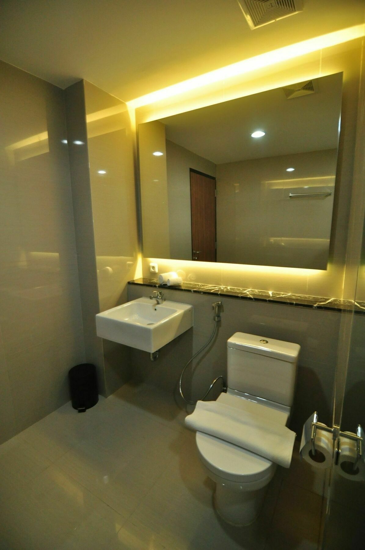 Demelia Hotel Makassar Dış mekan fotoğraf